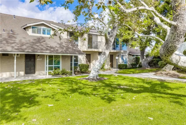 MLS: OC22234816 Condo For Sale