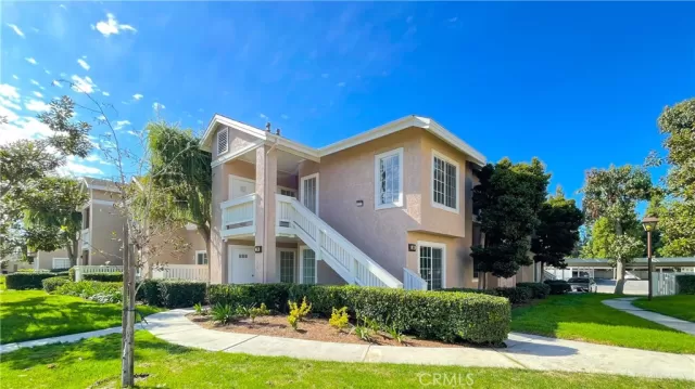 MLS: OC22235698 Condo For Sale