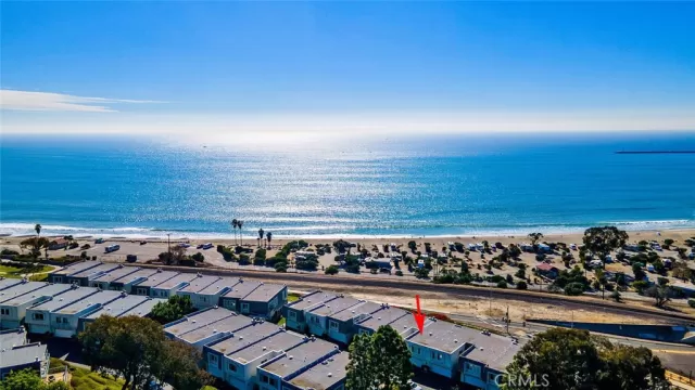 MLS: OC22236046 Condo For Sale