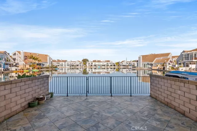 MLS: OC22236091 Condo For Sale