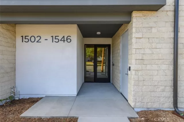 MLS: OC22236130 Condo For Sale