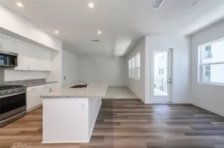 Photo #4: OC22236130 Listing 