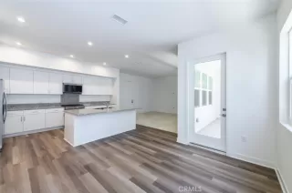 Photo #5: OC22236130 Listing 