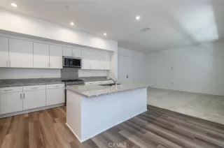 Photo #6: OC22236130 Listing 