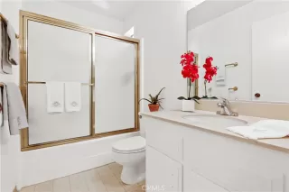 Photo #4: OC22236177 Listing