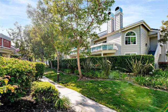 MLS: OC22236728 Condo For Sale