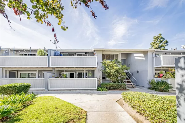 MLS: OC22236761 Condo For Sale