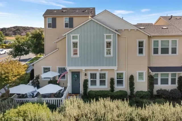 MLS: OC22237147 Condo For Sale