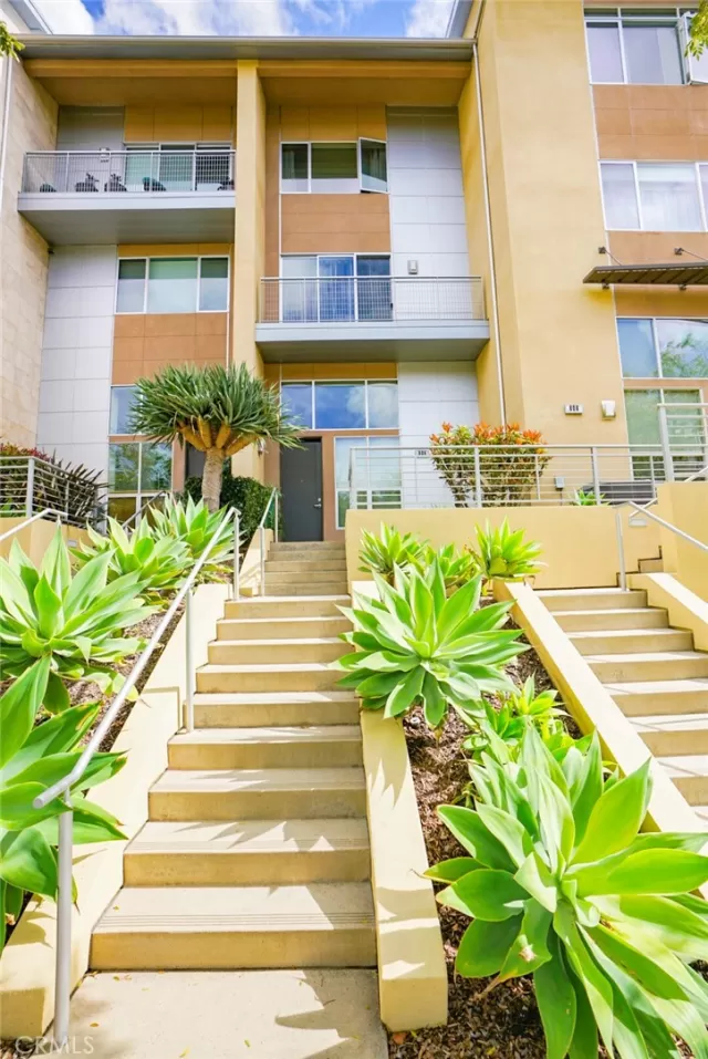 MLS: OC22237267 Condo For Sale