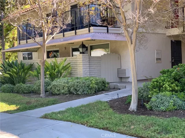 MLS: OC22237403 Condo For Sale