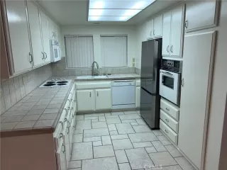 Photo #5: OC22237403 Listing