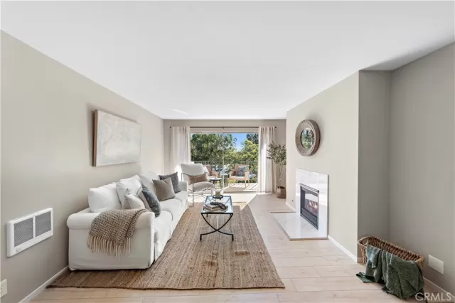 MLS: OC22237538 Condo For Sale