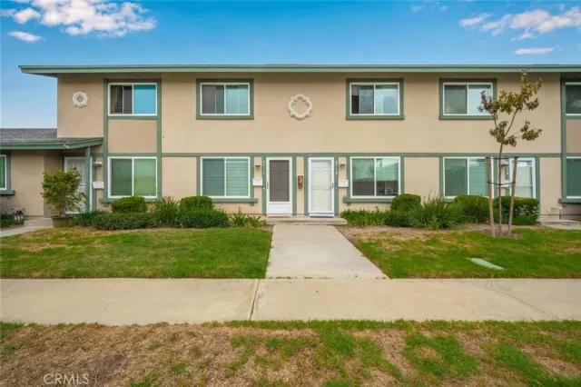 MLS: OC22238656 Condo For Sale