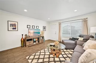 Photo #5: OC22238656 Listing 