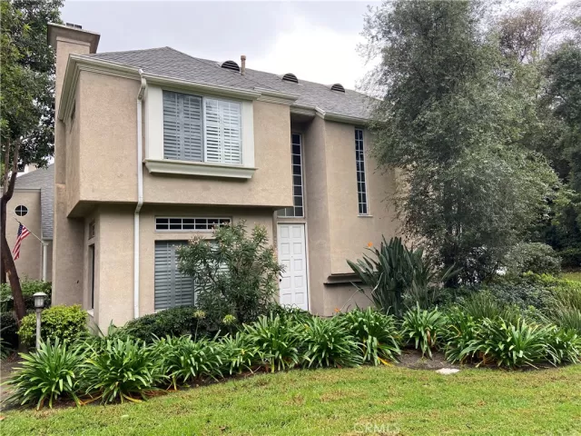 MLS: OC22238778 Condo For Sale