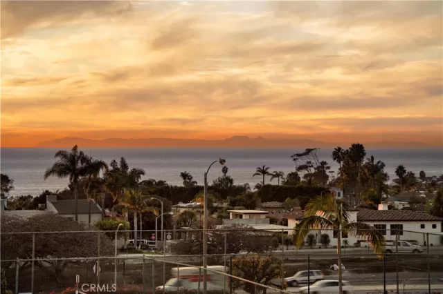 MLS: OC22238953 Condo For Sale