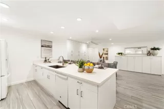 Photo #3: OC22238953 Listing 