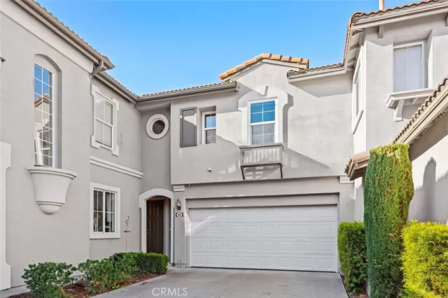 MLS: OC22238973 Condo For Sale