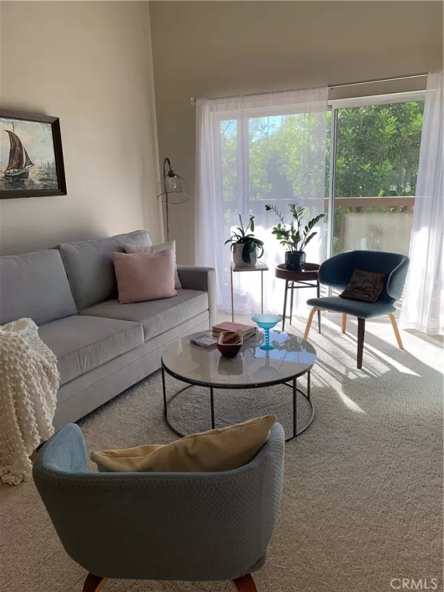 MLS: OC22239028 Condo For Sale
