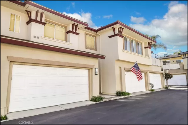 MLS: OC22239666 Condo For Sale