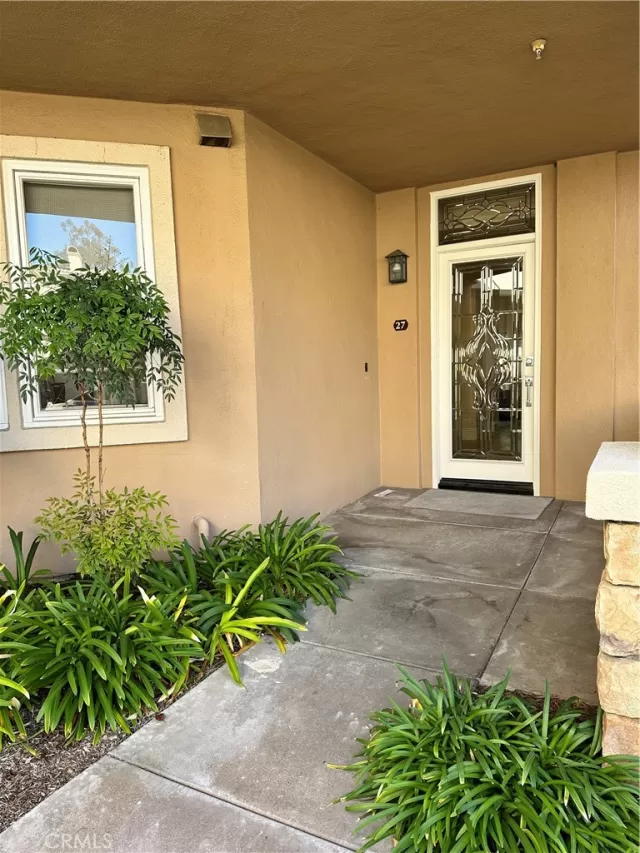 MLS: OC22239916 Condo For Sale