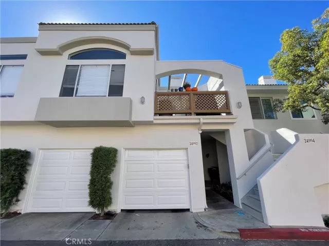 MLS: OC22239925 Condo For Sale