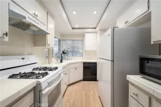 Photo #5: OC22240275 Listing