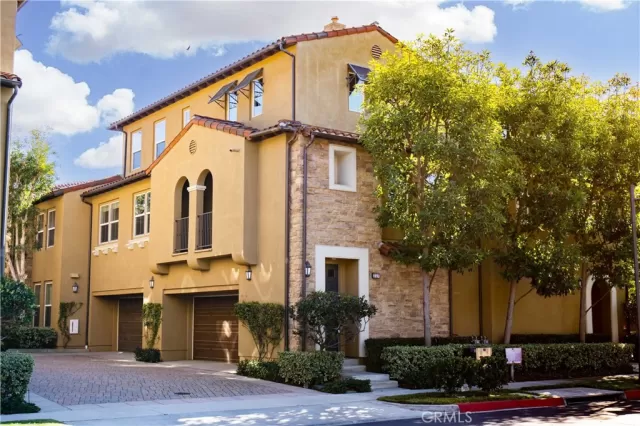 MLS: OC22240495 Condo For Sale