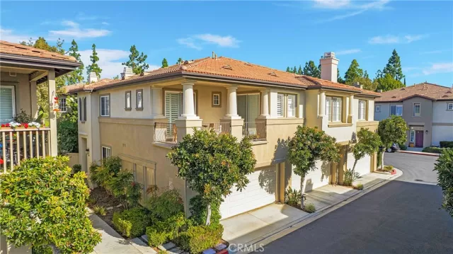 MLS: OC22240544 Condo For Sale