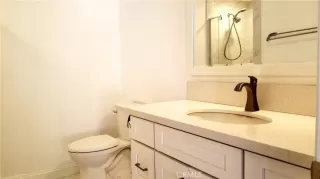 Photo #5: OC22240677 Listing