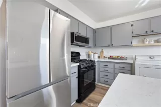 Photo #6: OC22240772 Listing 