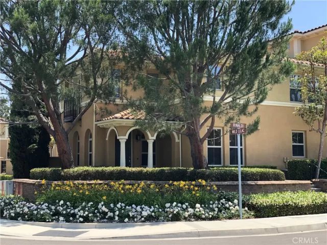 MLS: OC22240934 Condo For Sale