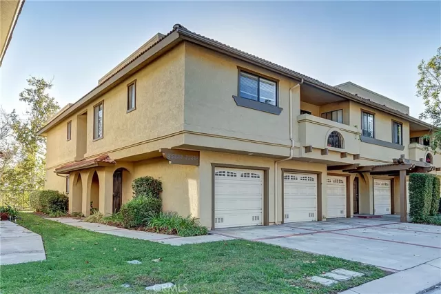 MLS: OC22241493 Condo For Sale