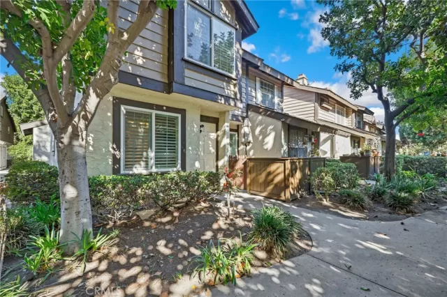 MLS: OC22241563 Condo For Sale