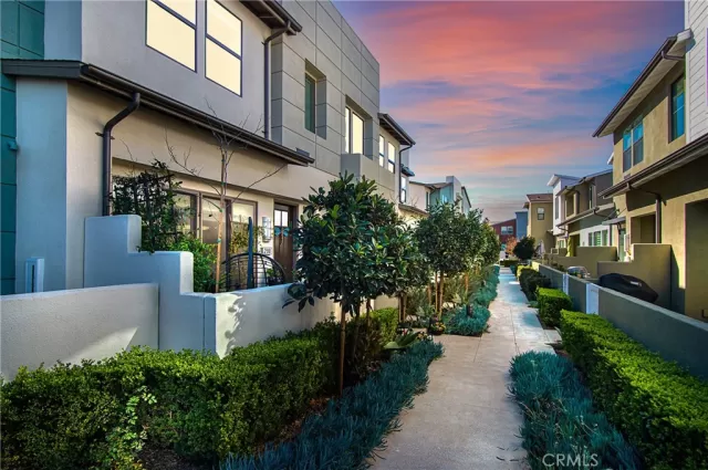 MLS: OC22241818 Condo For Sale