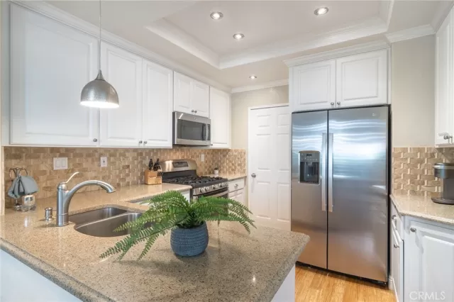 MLS: OC22241991 Condo For Sale