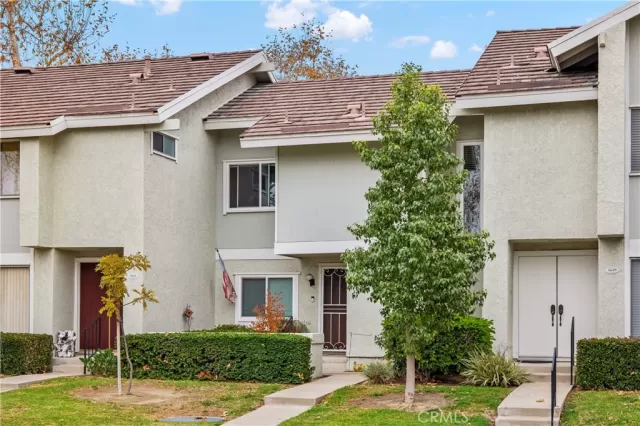 MLS: OC22242123 Condo For Sale