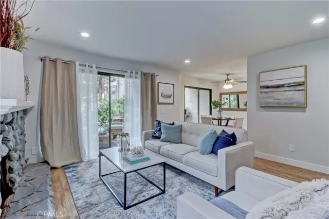 MLS: OC22242533 Condo For Sale