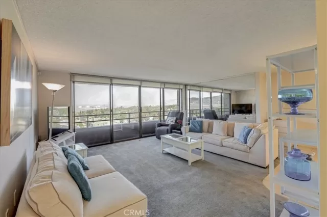 MLS: OC22242547 Condo For Sale