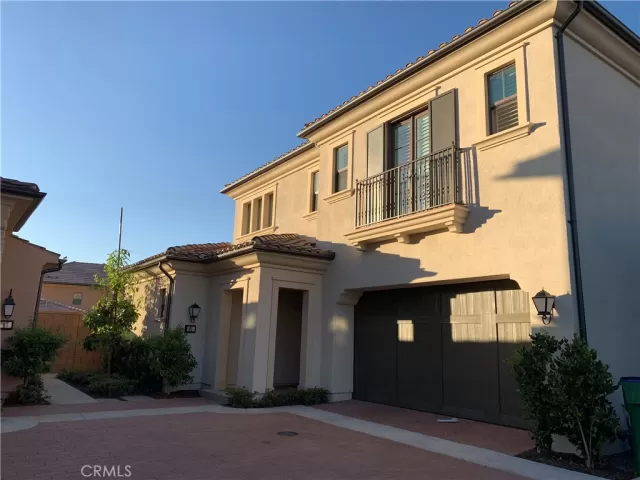 MLS: OC22242561 Condo For Sale
