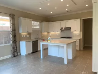 Photo #3: OC22242561 Listing 