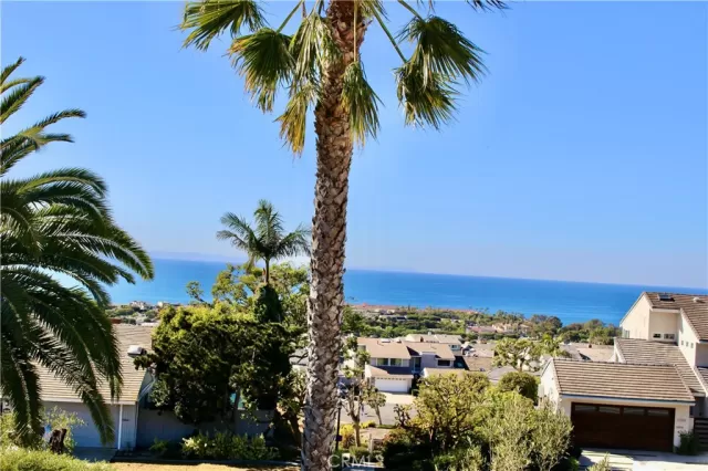 MLS: OC22242604 Condo For Sale