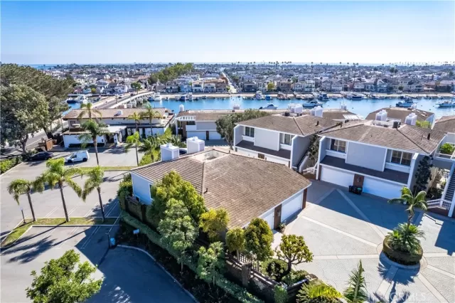 MLS: OC22243035 Condo For Sale