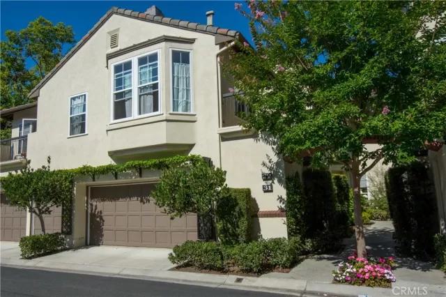 MLS: OC22243146 Condo For Sale