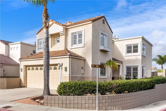 MLS: OC22244137 Condo For Sale