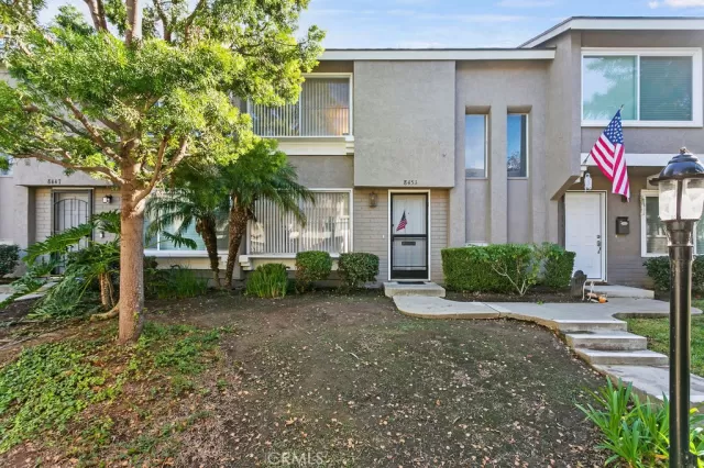 MLS: OC22244433 Condo For Sale