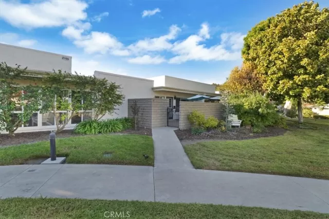 MLS: OC22244759 Condo For Sale