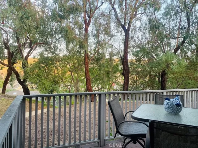 MLS: OC22244942 Condo For Sale