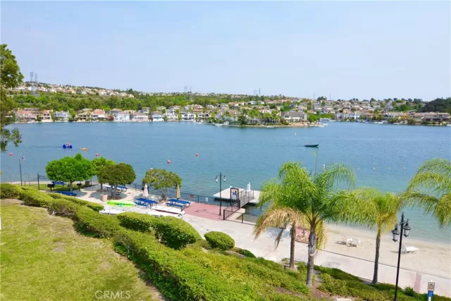 MLS: OC22244965 Condo For Sale