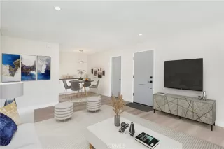 Photo #5: OC22245019 Listing